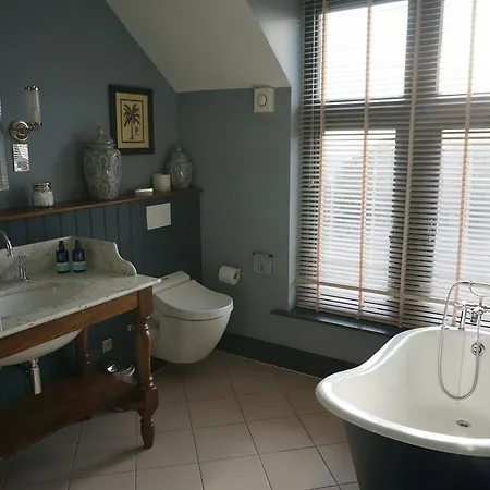 Clevedon Hall منزل ريفي
